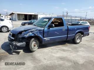 2001 Chevrolet S-10 with VIN 1GCCS14501K166124, listed as a Copart auction lot 84282665 with 172,996 mi miles and Salvage title. Bid and sale history available at DreamBid. Image 1.