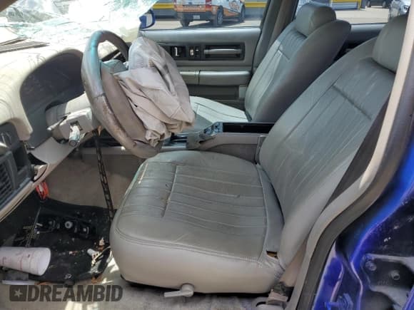 ✅ 1996 Chevrolet Caprice 1SA Special Value • VIN: 1G1BL52P6TR155393 • Лот: 63222994. Опубликован ранее на Copart с пробегом Не указан. Бесплатный доступ к архиву аукционных продаж из США и подробный отчёт об истории автомобиля на DreamBid. Изображение 7.