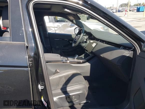 ✅ 2024 Land Rover Range Rover Evoque Dynamic SE • VIN: SALZL2FX3RH243422 • Lot: 40679814. Wystawiony na IAAI z przebiegiem 3 821 mil. Bezpłatny archiwum sprzedaży aukcyjnych z USA i szczegółowy raport historii pojazdu na DreamBid. Zdjęcie 5.