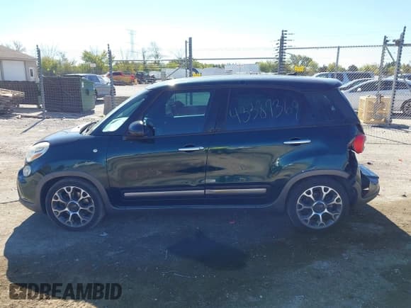 ✅ 2014 FIAT 500L Trekking • VIN: ZFBCFADH5EZ006206 • Lot: 43387369. Listed on IAAI with 81,124 mi. Free auction sales archive from the USA and detailed vehicle history report at DreamBid. Image 14.