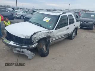 ✅ 2000 Chevrolet Blazer LT • VIN: 1GNDT13W9Y2361409 • Lot: 41682859. Wystawiony na IAAI z przebiegiem 139 265 mil. Bezpłatny archiwum sprzedaży aukcyjnych z USA i szczegółowy raport historii pojazdu na DreamBid. Zdjęcie 2.