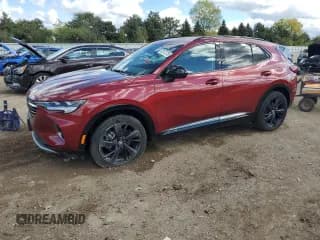 ✅ 2023 Buick Envision Preferred • VIN: LRBFZMR47PD230827 • Lot: 85112755. Wystawiony na Copart z przebiegiem 42 482 mil. Bezpłatny archiwum sprzedaży aukcyjnych z USA i szczegółowy raport historii pojazdu na DreamBid. Zdjęcie 1.