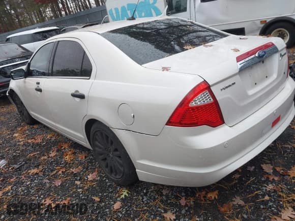 ✅ 2012 Ford Fusion Hybrid • VIN: 3FADP0L32CR253236 • Лот: 43638034. Опубликован ранее на IAAI с пробегом 167 318 миль. Бесплатный доступ к архиву аукционных продаж из США и подробный отчёт об истории автомобиля на DreamBid. Изображение 3.