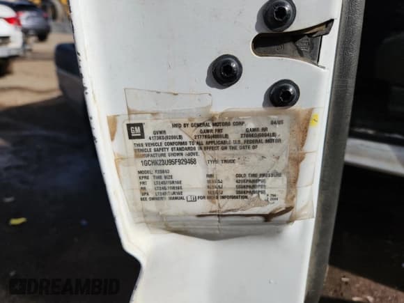 ✅ 2005 Chevrolet Silverado 2500HD LS • VIN: 1GCHK23U95F929468 • Lot: 92312705. Wystawiony na Copart z przebiegiem 314 955 mil. Bezpłatny archiwum sprzedaży aukcyjnych z USA i szczegółowy raport historii pojazdu na DreamBid. Zdjęcie 12.