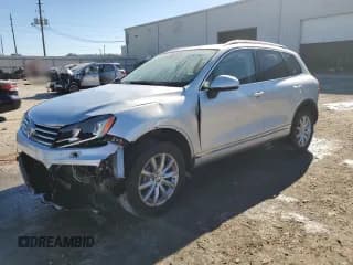 ✅ 2015 Volkswagen Touareg Executive • VIN: WVGEP9BPXFD005655 • Lot: 83040244. Listed on Copart with 94,410 mi. Free auction sales archive from the USA and detailed vehicle history report at DreamBid. Image 1.