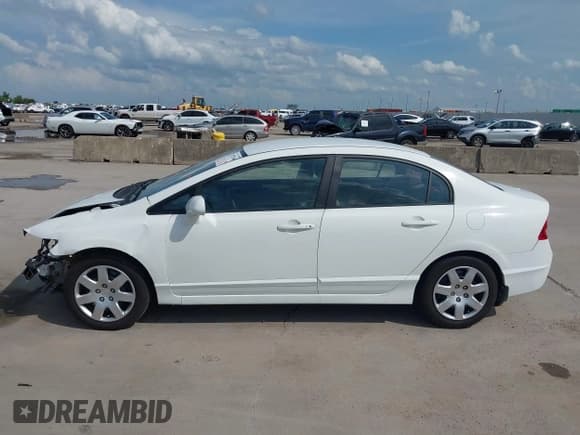 ✅ 2010 Honda Civic LX • VIN: 2HGFA1F50AH564391 • Lot: 42737368. Listed on IAAI with 160,552 mi. Free auction sales archive from the USA and detailed vehicle history report at DreamBid. Image 15.