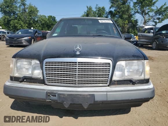 ✅ 1995 Mercedes-Benz 400 E • VIN: WDBEA34E9SC174613 • Lot: 62151715. Wystawiony na Copart z przebiegiem 176 472 mil. Bezpłatny archiwum sprzedaży aukcyjnych z USA i szczegółowy raport historii pojazdu na DreamBid. Zdjęcie 5.