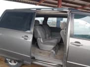 ✅ 2005 Toyota Sienna LE • VIN: 5TDZA23C95S326759 • Lot: 43754797. Wystawiony na IAAI z przebiegiem 266 813 mil. Bezpłatny archiwum sprzedaży aukcyjnych z USA i szczegółowy raport historii pojazdu na DreamBid. Zdjęcie 8.