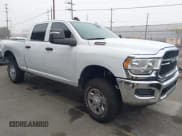 ✅ 2023 Ram 2500 Tradesman • VIN: 3C6UR5CJ6PG519561 • Лот: 43544964. Опубликован ранее на IAAI с пробегом 23 624 миль. Бесплатный доступ к архиву аукционных продаж из США и подробный отчёт об истории автомобиля на DreamBid. Изображение 1.