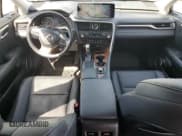 ✅ 2022 Lexus RX 350L • VIN: JTJHZKFA1N2036356 • Lot: 68743035. Wystawiony na Copart z przebiegiem 30 474 mil. Bezpłatny archiwum sprzedaży aukcyjnych z USA i szczegółowy raport historii pojazdu na DreamBid. Zdjęcie 8.