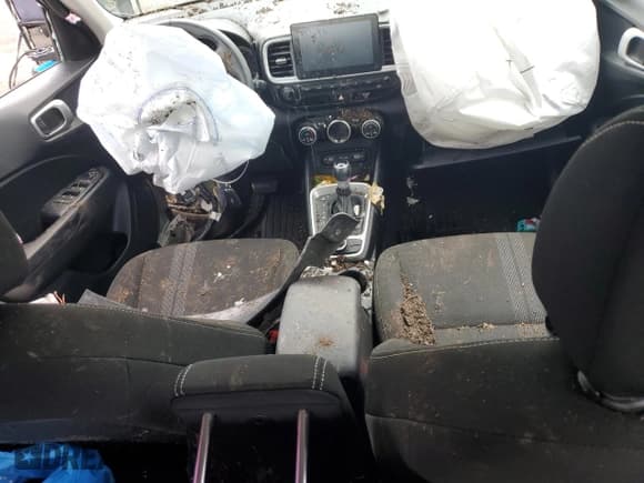 ✅ 2022 Hyundai Venue SEL • VIN: KMHRC8A36NU135985 • Lot: 58169645. Listed on Copart with 28,547 mi. Free auction sales archive from the USA and detailed vehicle history report at DreamBid. Image 8.