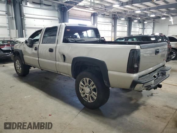 ✅ 2005 Chevrolet Silverado 2500HD LS • VIN: 1GCHK23255F962952 • Lot: 85852465. Wystawiony na Copart z przebiegiem 247 872 mil. Bezpłatny archiwum sprzedaży aukcyjnych z USA i szczegółowy raport historii pojazdu na DreamBid. Zdjęcie 2.