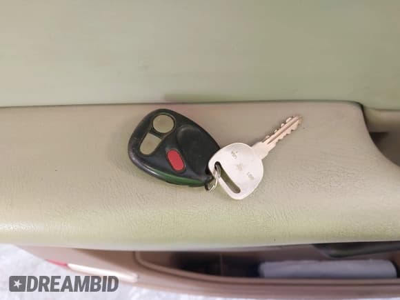 ✅ 2002 Chevrolet Suburban LT • VIN: 1GNFK16Z42J221525 • Lot: 43004717. Listed on IAAI with 266,001 mi. Free auction sales archive from the USA and detailed vehicle history report at DreamBid. Image 11.