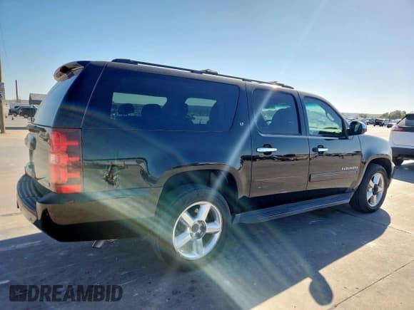 ✅ 2011 Chevrolet Suburban LT • VIN: 1GNSCJE01BR101021 • Lot: 92503235. Wystawiony na Copart z przebiegiem 238 000 mil. Bezpłatny archiwum sprzedaży aukcyjnych z USA i szczegółowy raport historii pojazdu na DreamBid. Zdjęcie 3.