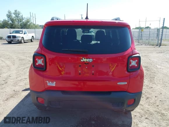 ✅ 2016 Jeep Renegade Latitude • VIN: ZACCJBBTXGPD37471 • Lot: 42755345. Listed on IAAI with 113,549 mi. Free auction sales archive from the USA and detailed vehicle history report at DreamBid. Image 16.