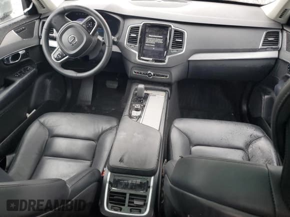 ✅ 2023 Volvo XC90 Core • VIN: YV4L12PV8P1913629 • Lot: 61003675. Wystawiony na Copart z przebiegiem 36 269 mil. Bezpłatny archiwum sprzedaży aukcyjnych z USA i szczegółowy raport historii pojazdu na DreamBid. Zdjęcie 8.