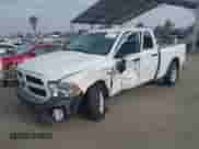 2018 Ram 1500 Tradesman z VIN 1C6RR6FT4JS188715, wystawiony jako IAAI lot #42540172 z przebiegiem 119 185 mil mil oraz . Historia ofert i sprzedaży dostępna na DreamBid. Obrazek 2.