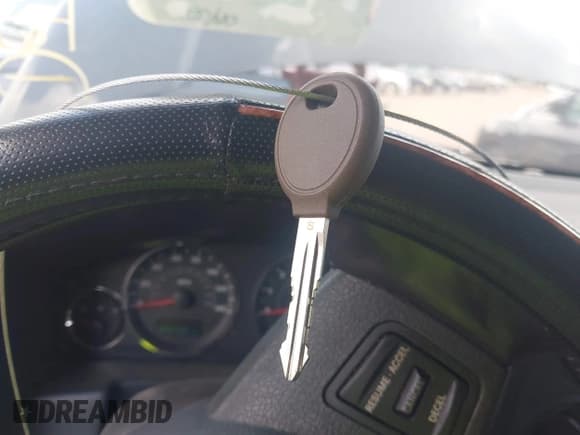 ✅ 2006 Jeep Commander Limited • VIN: 1J8HH58N96C280493 • Lot: 42589014. Wystawiony na IAAI z przebiegiem 234 739 mil. Bezpłatny archiwum sprzedaży aukcyjnych z USA i szczegółowy raport historii pojazdu na DreamBid. Zdjęcie 11.