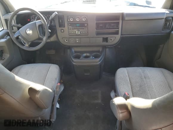 ✅ 2010 Chevrolet Express Passenger LT • VIN: 1GA2G1DG2A1148818 • Lot: 46236375. Wystawiony na Copart z przebiegiem 142 954 mil. Bezpłatny archiwum sprzedaży aukcyjnych z USA i szczegółowy raport historii pojazdu na DreamBid. Zdjęcie 8.