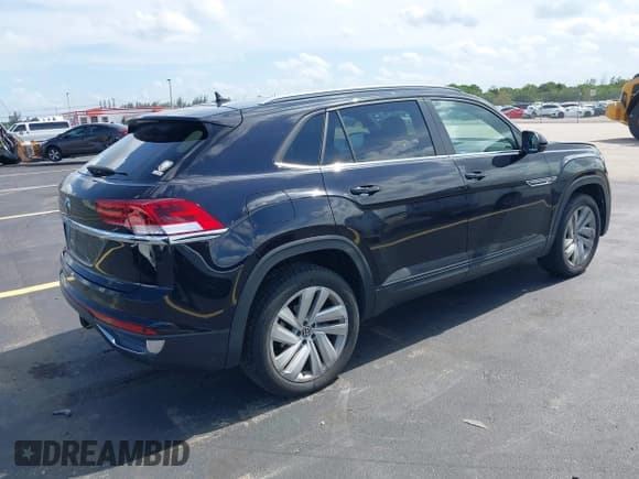✅ 2022 Volkswagen Atlas SE • VIN: 1V2JE2CA6NC203937 • Lot: 42546733. Wystawiony na IAAI z przebiegiem 70 874 mil. Bezpłatny archiwum sprzedaży aukcyjnych z USA i szczegółowy raport historii pojazdu na DreamBid. Zdjęcie 4.