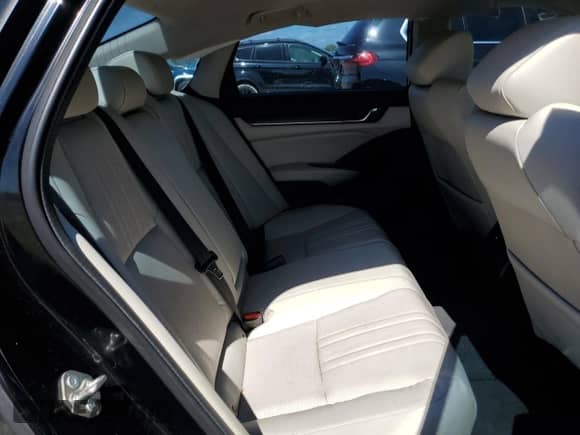 2018 Honda Accord EX-L z VIN 1HGCV1F5XJA158219, wystawiony jako Copart lot #81394625 z przebiegiem 108 177 mil mil oraz Szkoda całkowita • Salvage title. Historia ofert i sprzedaży dostępna na DreamBid. Obrazek 10.