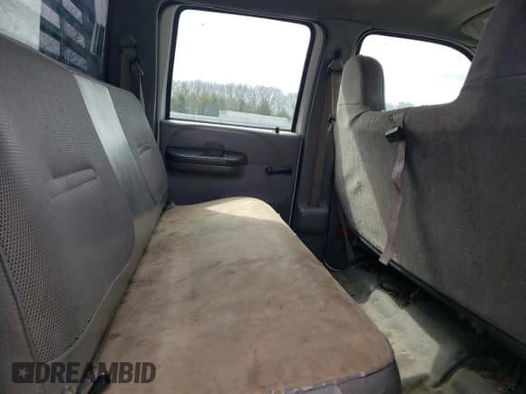 ✅ 2000 Ford F-450 XL • VIN: 1FDXW46F5YEC97423 • Lot: 51453005. Wystawiony na Copart z przebiegiem 301 409 mil. Bezpłatny archiwum sprzedaży aukcyjnych z USA i szczegółowy raport historii pojazdu na DreamBid. Zdjęcie 10.