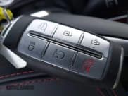 ✅ 2022 Genesis GV70 Sport • VIN: KMUMCDTCXNU015866 • Lot: 41242459. Wystawiony na IAAI z przebiegiem 23 863 mil. Bezpłatny archiwum sprzedaży aukcyjnych z USA i szczegółowy raport historii pojazdu na DreamBid. Zdjęcie 11.