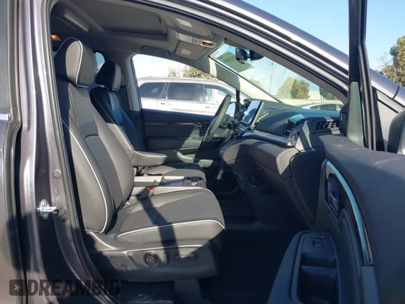 ✅ 2026 Honda Odyssey Touring • VIN: 5FNRL6H86TB015099 • Lot: 43633848. Listed on IAAI with 897 mi. Free auction sales archive from the USA and detailed vehicle history report at DreamBid. Image 5.