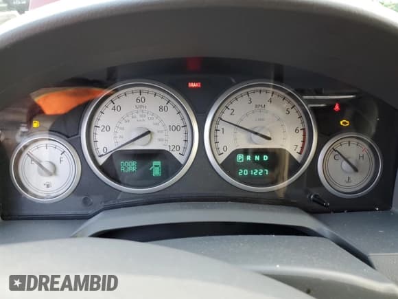 ✅ 2010 Chrysler Town & Country Touring • VIN: 2A4RR5D14AR415644 • Lot: 92122215. Listed on Copart with 201,227 mi. Free auction sales archive from the USA and detailed vehicle history report at DreamBid. Image 9.