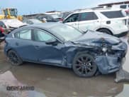✅ 2023 Mazda 3 S Carbon Edition • VIN: 3MZBPBCM6PM360201 • Lot: 42380739. Wystawiony na IAAI z przebiegiem 59 030 mil. Bezpłatny archiwum sprzedaży aukcyjnych z USA i szczegółowy raport historii pojazdu na DreamBid. Zdjęcie 12.