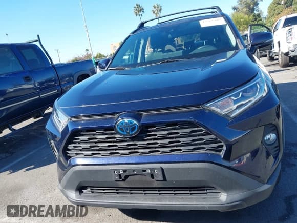 ✅ 2021 Toyota RAV4 Hybrid XLE • VIN: 4T3RWRFV8MU020799 • Lot: 43561387. Wystawiony na IAAI z przebiegiem 55 960 mil. Bezpłatny archiwum sprzedaży aukcyjnych z USA i szczegółowy raport historii pojazdu na DreamBid. Zdjęcie 13.