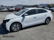 ✅ 2018 Hyundai Ioniq Blue • VIN: KMHC65LCXJU064602 • Lot: 48553015. Wystawiony na Copart z przebiegiem 117 682 mil. Bezpłatny archiwum sprzedaży aukcyjnych z USA i szczegółowy raport historii pojazdu na DreamBid. Zdjęcie 1.