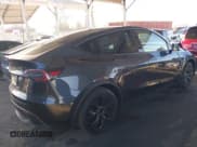 ✅ 2024 Tesla Model Y • VIN: 7SAYGDED1RF209346 • Lot: 43149037. Wystawiony na IAAI z przebiegiem 10 213 mil. Bezpłatny archiwum sprzedaży aukcyjnych z USA i szczegółowy raport historii pojazdu na DreamBid. Zdjęcie 4.