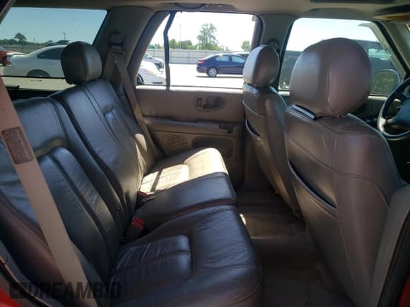 ✅ 1998 Oldsmobile Bravada • VIN: 1GHDT13W7W2717078 • Lot: 57893725. Listed on Copart with 231,961 mi. Free auction sales archive from the USA and detailed vehicle history report at DreamBid. Image 11.