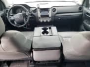 ✅ 2014 Toyota Tundra SR • VIN: 5TFRU5F12EX032147 • Lot: 65924405. Wystawiony na Copart z przebiegiem 136 114 mil. Bezpłatny archiwum sprzedaży aukcyjnych z USA i szczegółowy raport historii pojazdu na DreamBid. Zdjęcie 8.