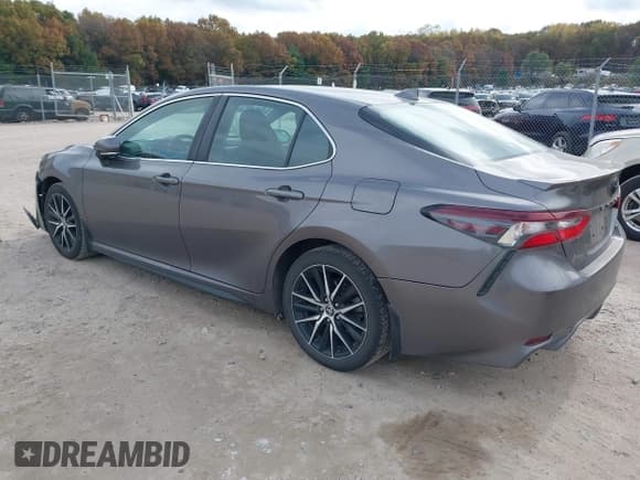 ✅ 2022 Toyota Camry SE • VIN: 4T1G11AK1NU697658 • Лот: 43556465. Опубликован ранее на IAAI с пробегом 152 639 миль. Бесплатный доступ к архиву аукционных продаж из США и подробный отчёт об истории автомобиля на DreamBid. Изображение 3.