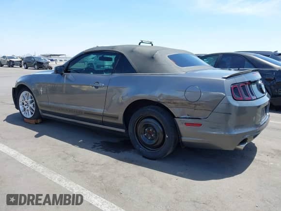2014 Ford Mustang V6 с VIN 1ZVBP8EM1E5291808, выставлен на аукционе IAAI как лот 42353380 с пробегом 87 733 миль миль и . История ставок и продаж доступна на DreamBid. Изображение 6.
