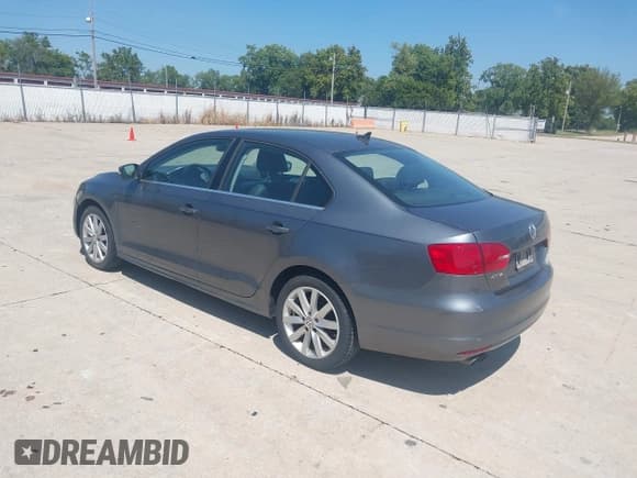 ✅ 2014 Volkswagen Jetta SE • VIN: 3VWD07AJ2EM285738 • Lot: 43084196. Wystawiony na IAAI z przebiegiem 101 892 mil. Bezpłatny archiwum sprzedaży aukcyjnych z USA i szczegółowy raport historii pojazdu na DreamBid. Zdjęcie 3.