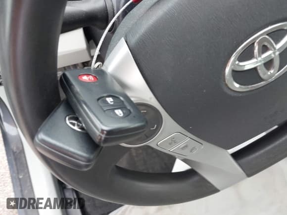 ✅ 2013 Toyota Prius One • VIN: JTDKN3DU3D1699195 • Lot: 42865927. Wystawiony na IAAI z przebiegiem 225 855 mil. Bezpłatny archiwum sprzedaży aukcyjnych z USA i szczegółowy raport historii pojazdu na DreamBid. Zdjęcie 11.