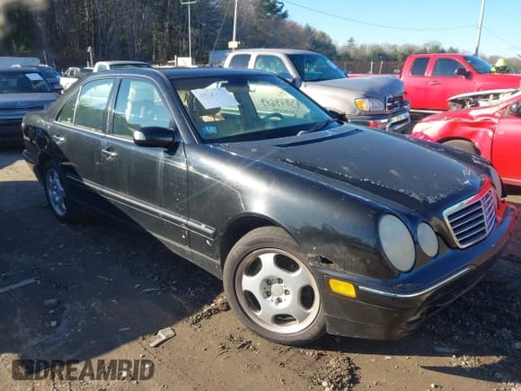 ✅ 2002 Mercedes-Benz E 320 • VIN: WDBJF83J22X068900 • Lot: 43829649. Wystawiony na IAAI z przebiegiem 90 678 mil. Bezpłatny archiwum sprzedaży aukcyjnych z USA i szczegółowy raport historii pojazdu na DreamBid. Zdjęcie 1.