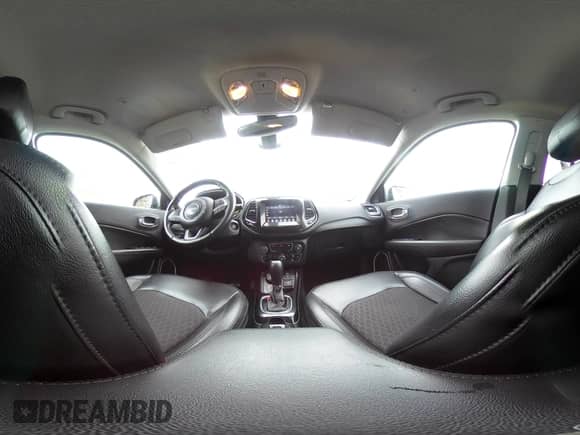 2020 Jeep Compass Latitude z VIN 3C4NJDBB5LT157233, wystawiony jako IAAI lot #43548226 z przebiegiem 34 715 mil mil oraz . Historia ofert i sprzedaży dostępna na DreamBid. Obrazek 20.