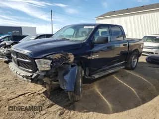 2014 Ram 1500 Express z VIN 1C6RR7KT5ES397463, wystawiony jako Copart lot #81962135 z przebiegiem Nie podano mil oraz Czysty tytuł • Clean title. Historia ofert i sprzedaży dostępna na DreamBid. Obrazek 1.