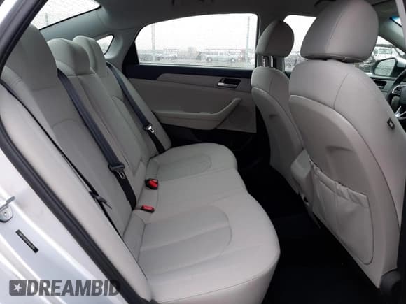 ✅ 2018 Hyundai Sonata SE • VIN: 5NPE24AF2JH693958 • Lot: 46817982. Listed on Copart with 48,515 mi. Free auction sales archive from the USA and detailed vehicle history report at DreamBid. Image 6.