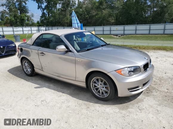 ✅ 2010 BMW 1 Series 128i • VIN: WBAUL7C57AVJ78241 • Lot: 83931105. Wystawiony na Copart z przebiegiem 55 607 mil. Bezpłatny archiwum sprzedaży aukcyjnych z USA i szczegółowy raport historii pojazdu na DreamBid. Zdjęcie 4.