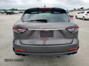 ✅ 2022 Maserati Levante Modena S • VIN: ZN661ZUM4NX393104 • Лот: 54906085. Опубликован ранее на Copart с пробегом 11 800 миль. Бесплатный доступ к архиву аукционных продаж из США и подробный отчёт об истории автомобиля на DreamBid. Изображение 6.