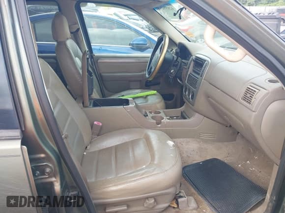 ✅ 2004 Ford Explorer XLT • VIN: 1FMZU73WX4UA64464 • Lot: 42655296. Wystawiony na IAAI z przebiegiem 212 510 mil. Bezpłatny archiwum sprzedaży aukcyjnych z USA i szczegółowy raport historii pojazdu na DreamBid. Zdjęcie 5.