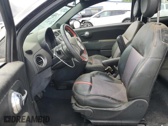 ✅ 2015 FIAT 500e • VIN: 3C3CFFGE1FT685481 • Lot: 81883605. Wystawiony na Copart z przebiegiem 92 275 mil. Bezpłatny archiwum sprzedaży aukcyjnych z USA i szczegółowy raport historii pojazdu na DreamBid. Zdjęcie 7.