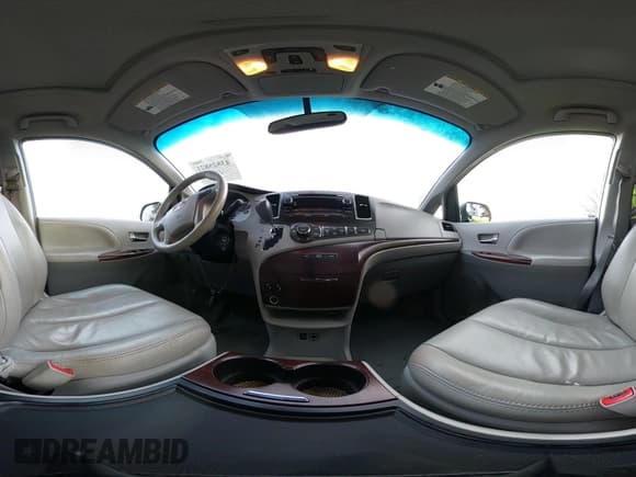 ✅ 2014 Toyota Sienna XLE • VIN: 5TDYK3DC5ES510156 • Lot: 43828821. Listed on IAAI with 233,799 mi. Free auction sales archive from the USA and detailed vehicle history report at DreamBid. Image 20.