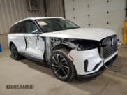 ✅ 2025 Lincoln Aviator Reserve • VIN: 5LM5J7XC6SGL03136 • Lot: 71854445. Wystawiony na Copart z przebiegiem 7 886 mil. Bezpłatny archiwum sprzedaży aukcyjnych z USA i szczegółowy raport historii pojazdu na DreamBid. Zdjęcie 4.