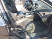 ✅ 2015 Chevrolet Cruze LT • VIN: 1G1PE5SB6F7248693 • Lot: 43343845. Wystawiony na IAAI z przebiegiem 161 384 mil. Bezpłatny archiwum sprzedaży aukcyjnych z USA i szczegółowy raport historii pojazdu na DreamBid. Zdjęcie 5.